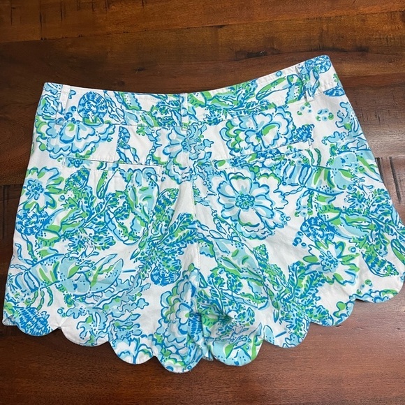 Lilly Pulitzer Buttercup Scallop Hem Shorts | Size 2 | Blue & Green Floral Print - Picture 3 of 3